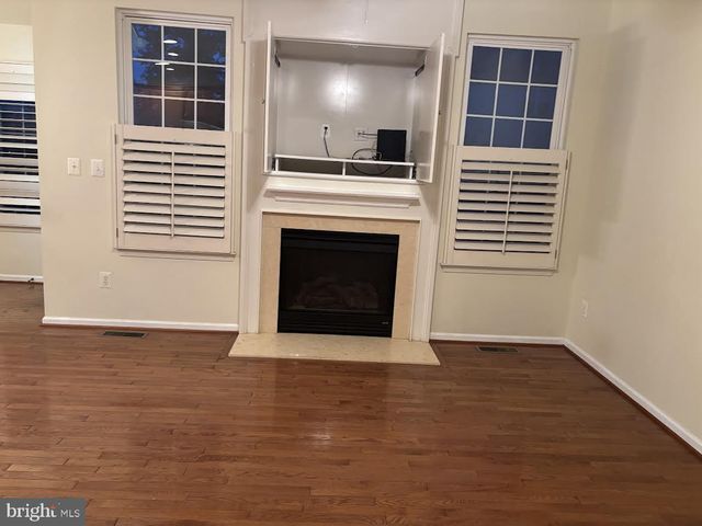 43725 BANSHEE HEIGHTS TER, Ashburn, VA 20148