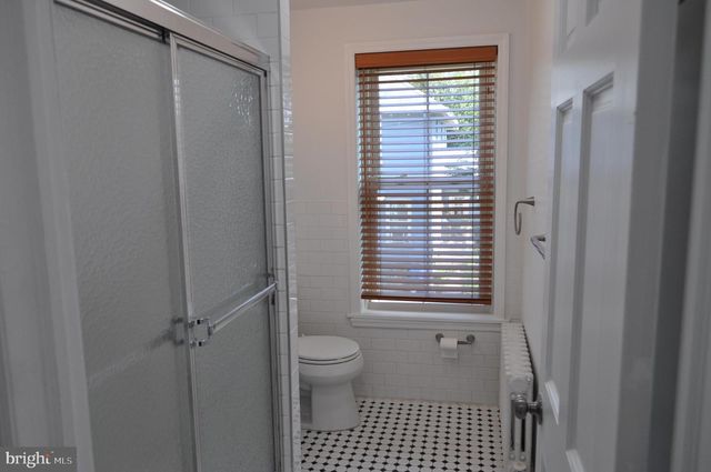 318 E UNION ST, Burlington, NJ 08016