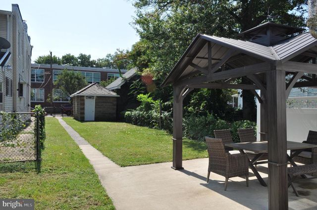 318 E UNION ST, Burlington, NJ 08016