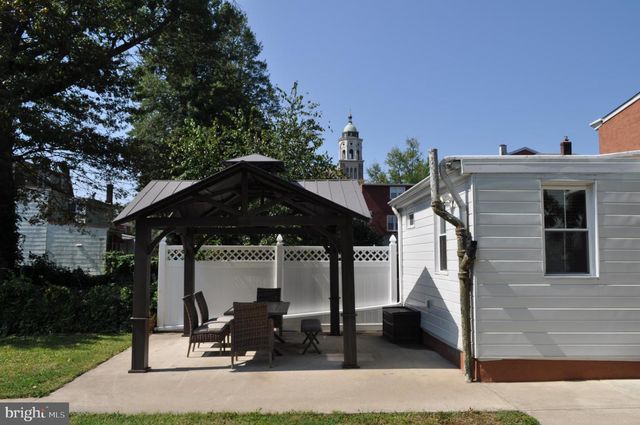 318 E UNION ST, Burlington, NJ 08016