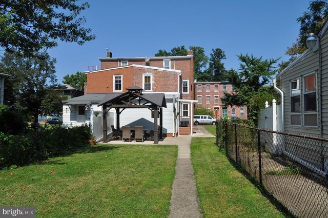 318 E UNION ST, Burlington, NJ 08016