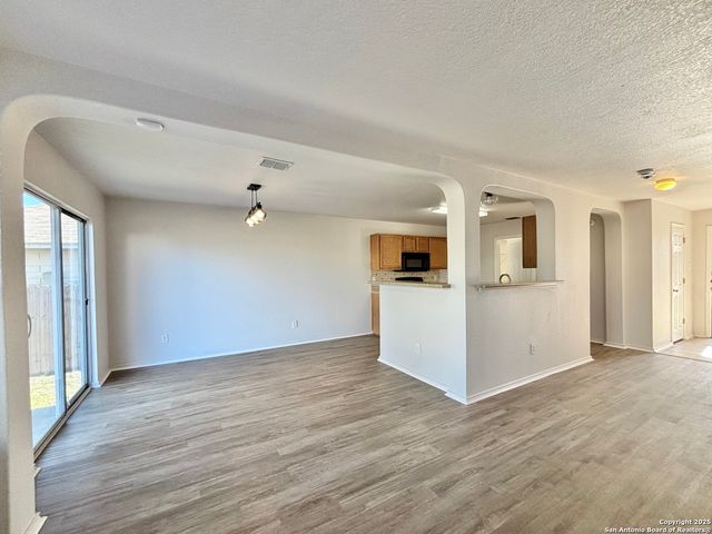 6915 Opal, Converse, TX 78109