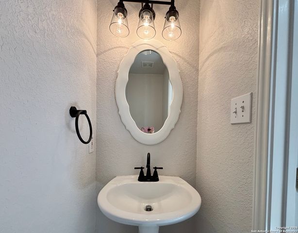 6915 Opal, Converse, TX 78109