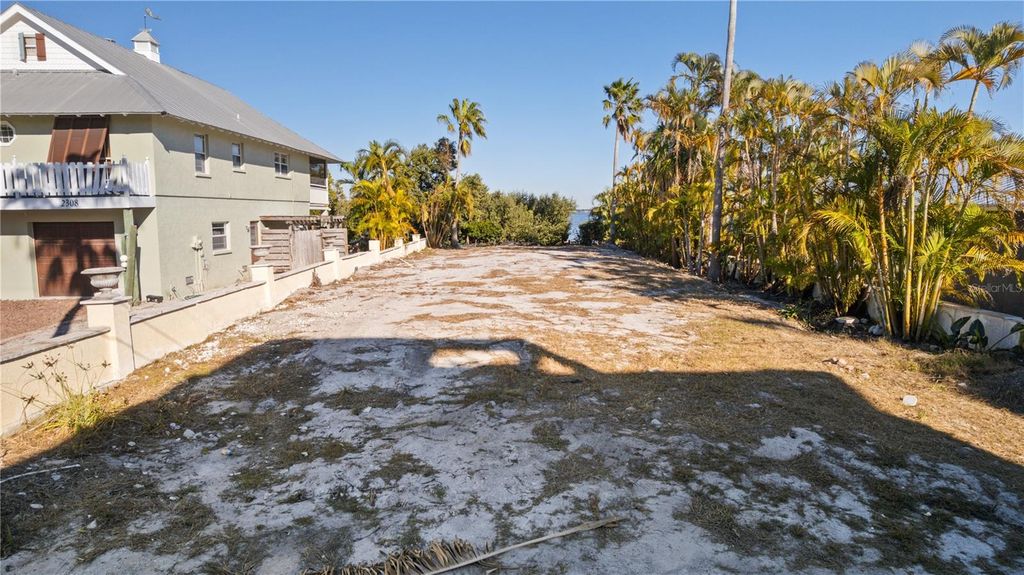Image 4 of property listing at 2306 CANASTA DRIVE, Bradenton Beach, FL 34217