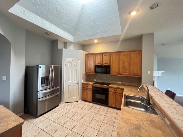 5524 Glenview Lane, The Colony, TX 75056