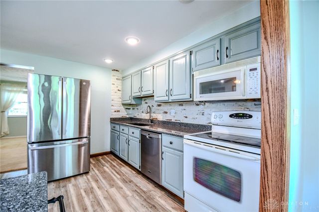 7240 Stonehurst Drive, Huber Heights, OH 45424