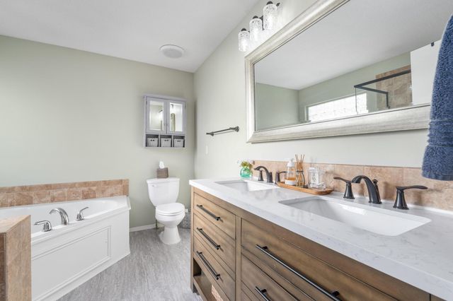 603 W Fieldstone Ct, Andover, KS 67002