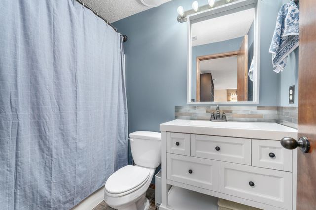 603 W Fieldstone Ct, Andover, KS 67002