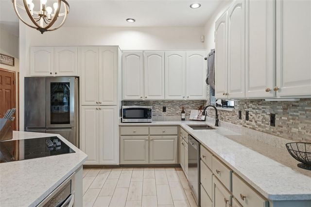 381 N JUNGLE ROAD, Geneva, FL 32732
