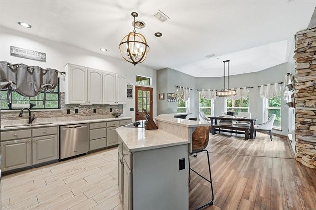 381 N JUNGLE ROAD, Geneva, FL 32732