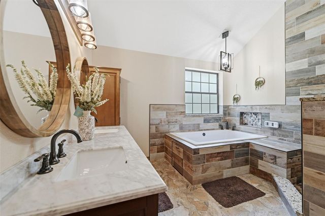 381 N JUNGLE ROAD, Geneva, FL 32732