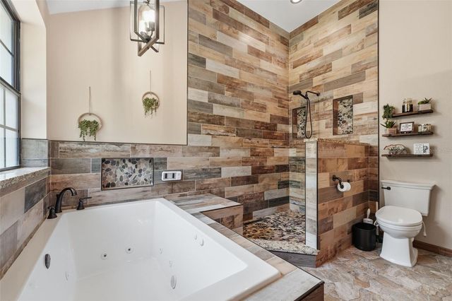 381 N JUNGLE ROAD, Geneva, FL 32732