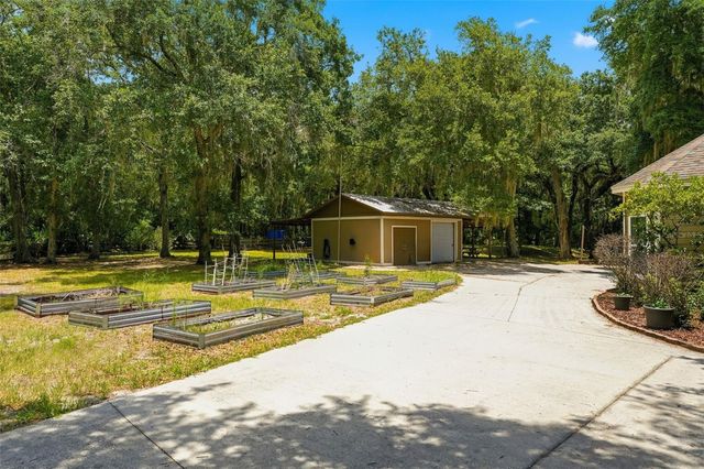 381 N JUNGLE ROAD, Geneva, FL 32732
