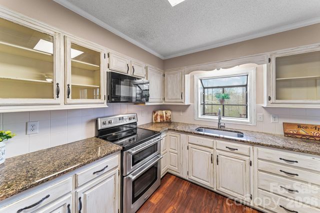 200 Maple Court, Lexington, NC 27295