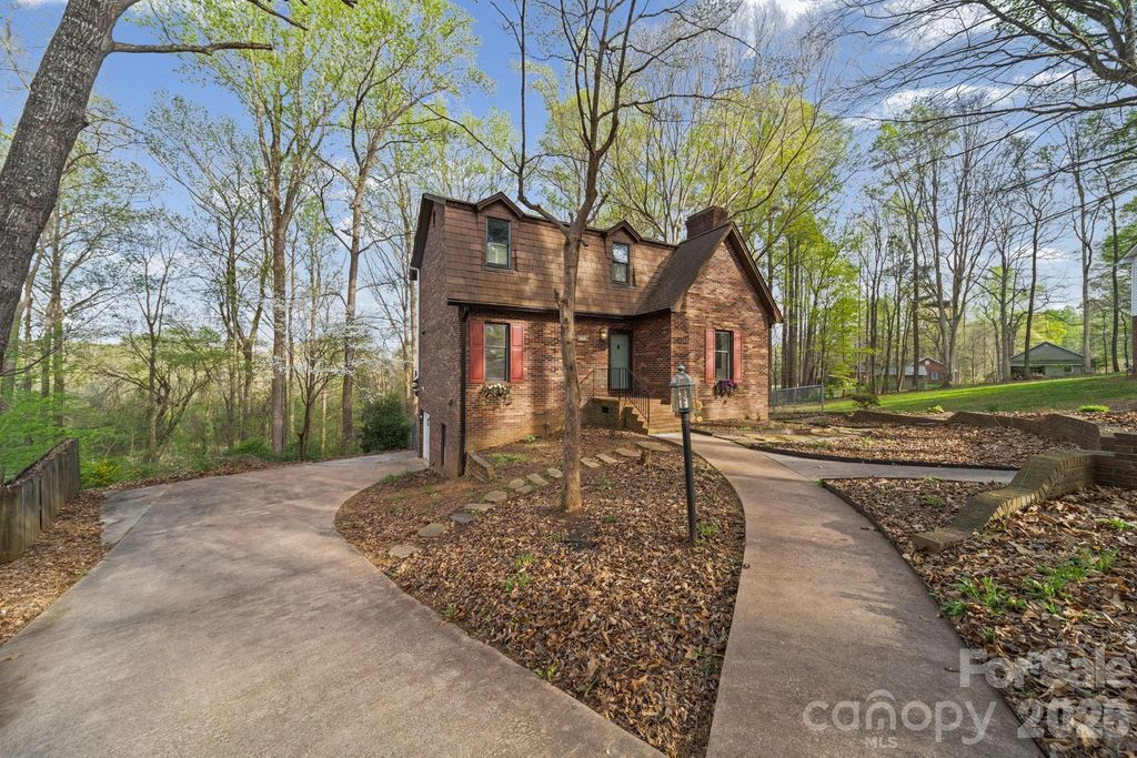 200 Maple Court, Lexington, NC 27295