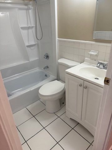 10 Crescent Dr 5, Andover, MA 01810