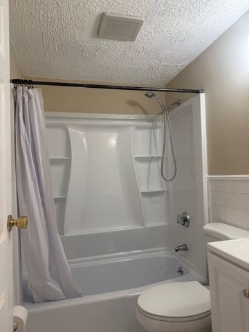 10 Crescent Dr 5, Andover, MA 01810