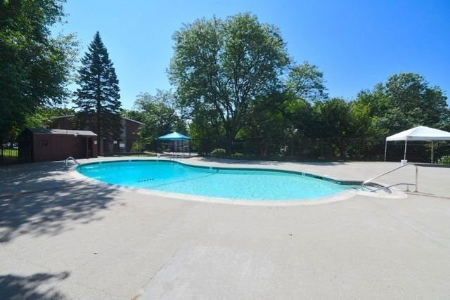 10 Crescent Dr 5, Andover, MA 01810