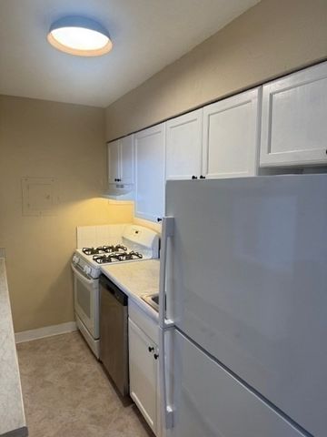 10 Crescent Dr 5, Andover, MA 01810