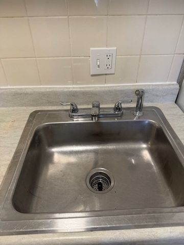 10 Crescent Dr 5, Andover, MA 01810