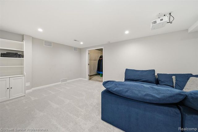 2461 Massoit Road, Royal Oak, MI 48073