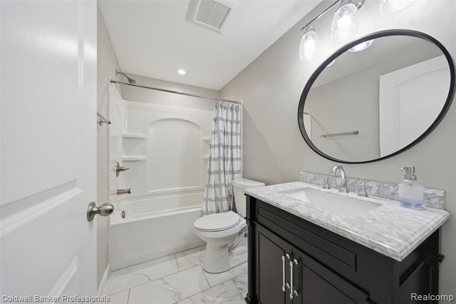 2461 Massoit Road, Royal Oak, MI 48073