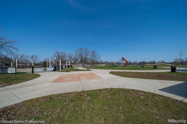 2461 Massoit Road, Royal Oak, MI 48073