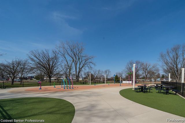 2461 Massoit Road, Royal Oak, MI 48073