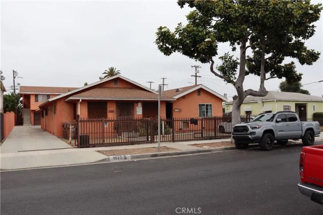 1025 W 103rd, Los Angeles, CA 90044