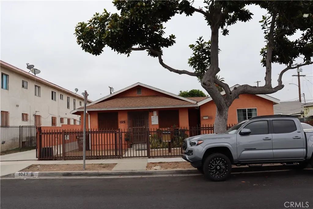 1025 W 103rd, Los Angeles, CA 90044