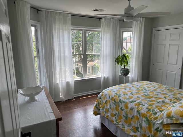 7 Cobblestone Court, Oakland, NJ 07436
