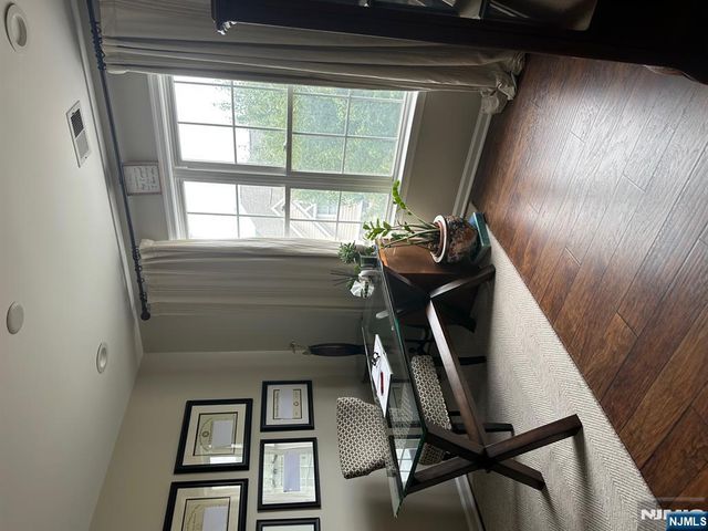 7 Cobblestone Court, Oakland, NJ 07436