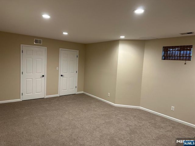 7 Cobblestone Court, Oakland, NJ 07436