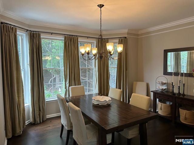 7 Cobblestone Court, Oakland, NJ 07436