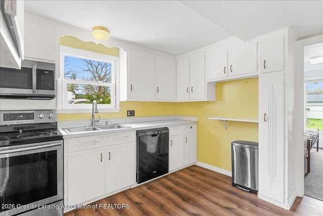 5662 E Clark Road, Bath, MI 48808