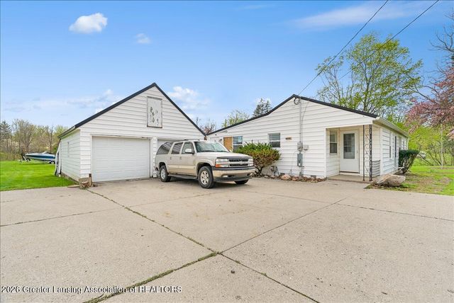 5662 E Clark Road, Bath, MI 48808