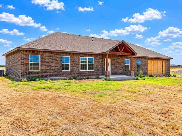 618 SW Applewood Ln, Lawton, OK 73505