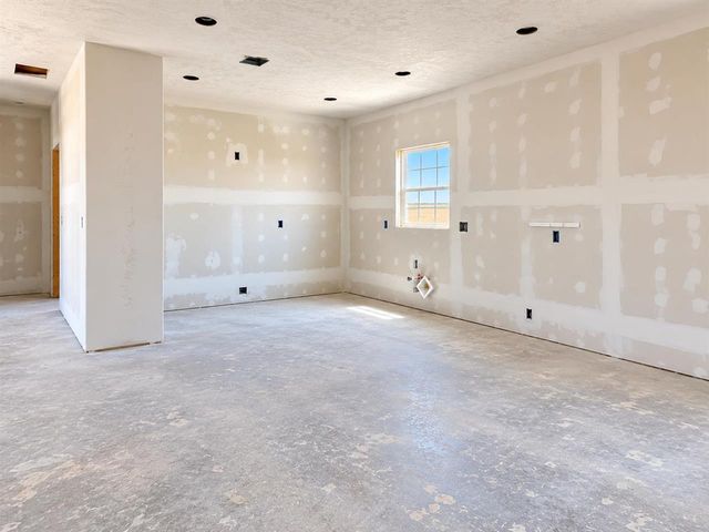 618 SW Applewood Ln, Lawton, OK 73505