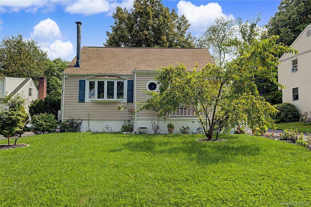 12 Saratoga Road, White Plains, NY 10607
