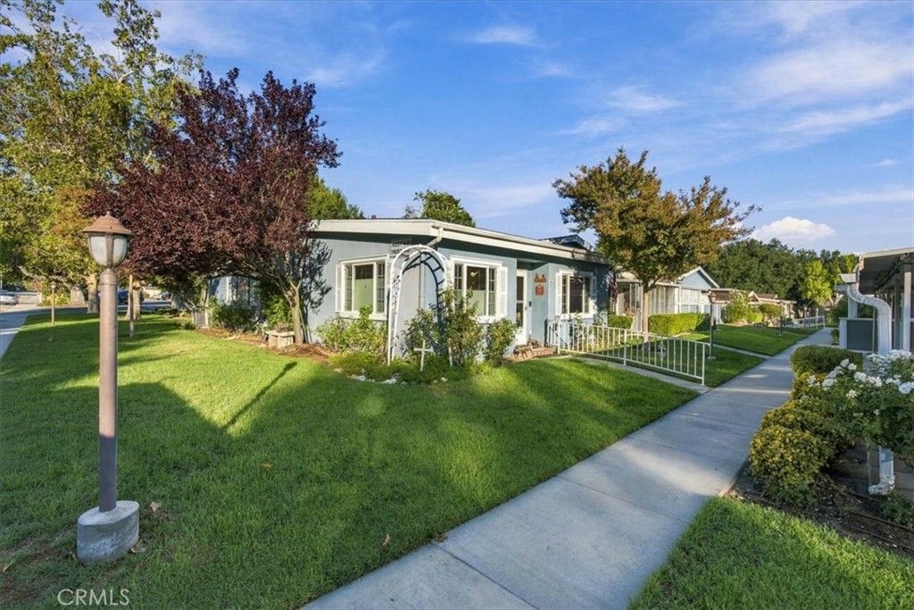 19237 Avenue Of The Oaks D, Newhall, CA 91321 — exterior