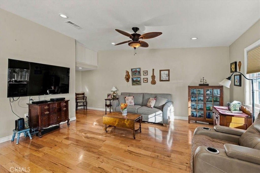 19237 Avenue Of The Oaks D, Newhall, CA 91321 — photo 2