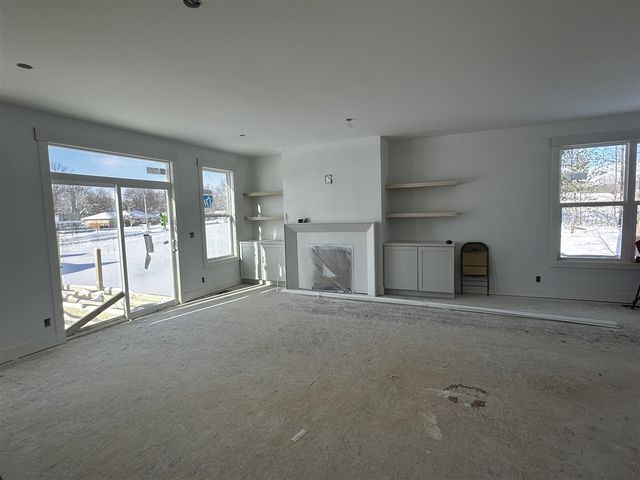 581 Waterford Village Drive, Grand Rapids, MI 49534