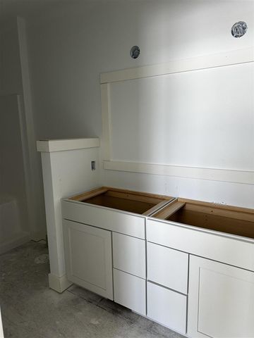 581 Waterford Village Drive, Grand Rapids, MI 49534