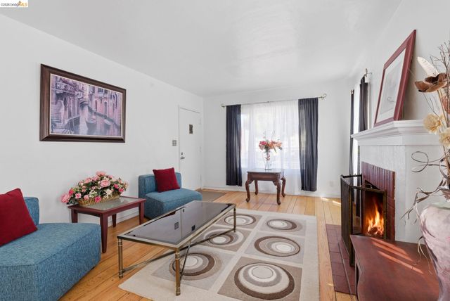 1100 101St Ave, Oakland, CA 94603