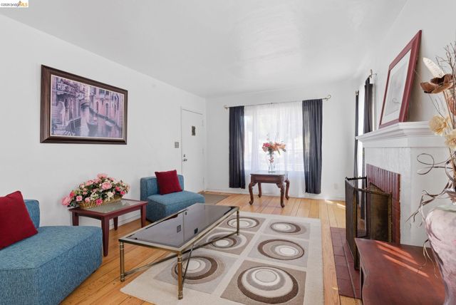 1100 101St Ave, Oakland, CA 94603
