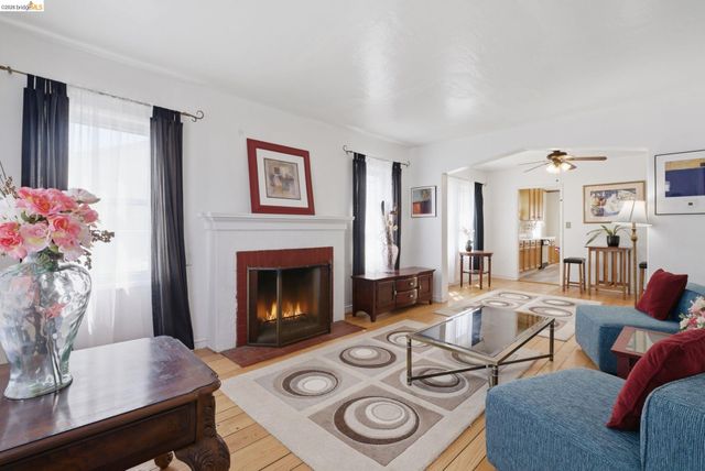1100 101St Ave, Oakland, CA 94603