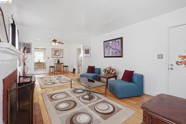 1100 101St Ave, Oakland, CA 94603