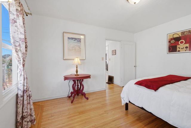 1100 101St Ave, Oakland, CA 94603