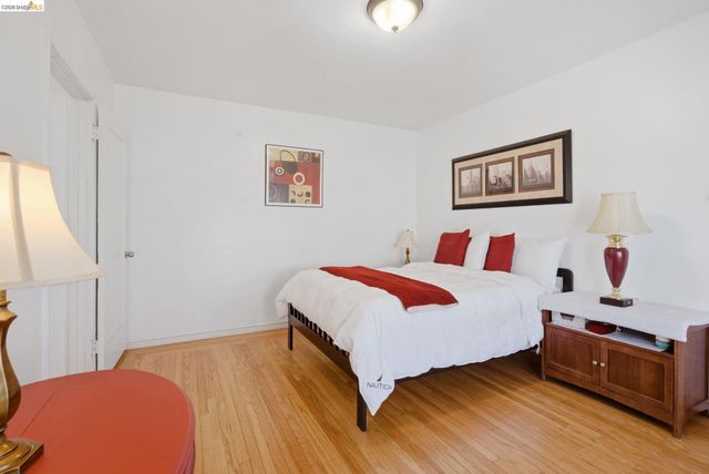 1100 101St Ave, Oakland, CA 94603