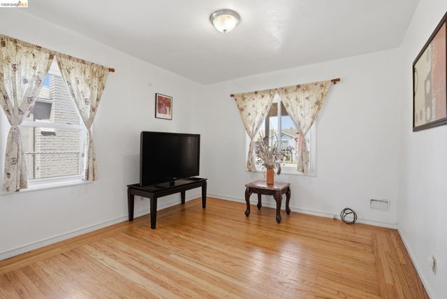 1100 101St Ave, Oakland, CA 94603